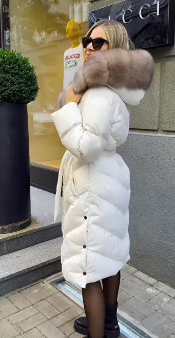 Christina | Elegante lässige Jacke mit Kunstfellkragen